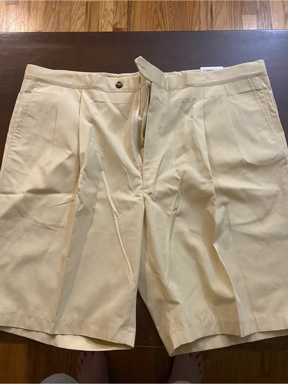 Men's Flat-Front Cream Shorts with Subtle Pleats